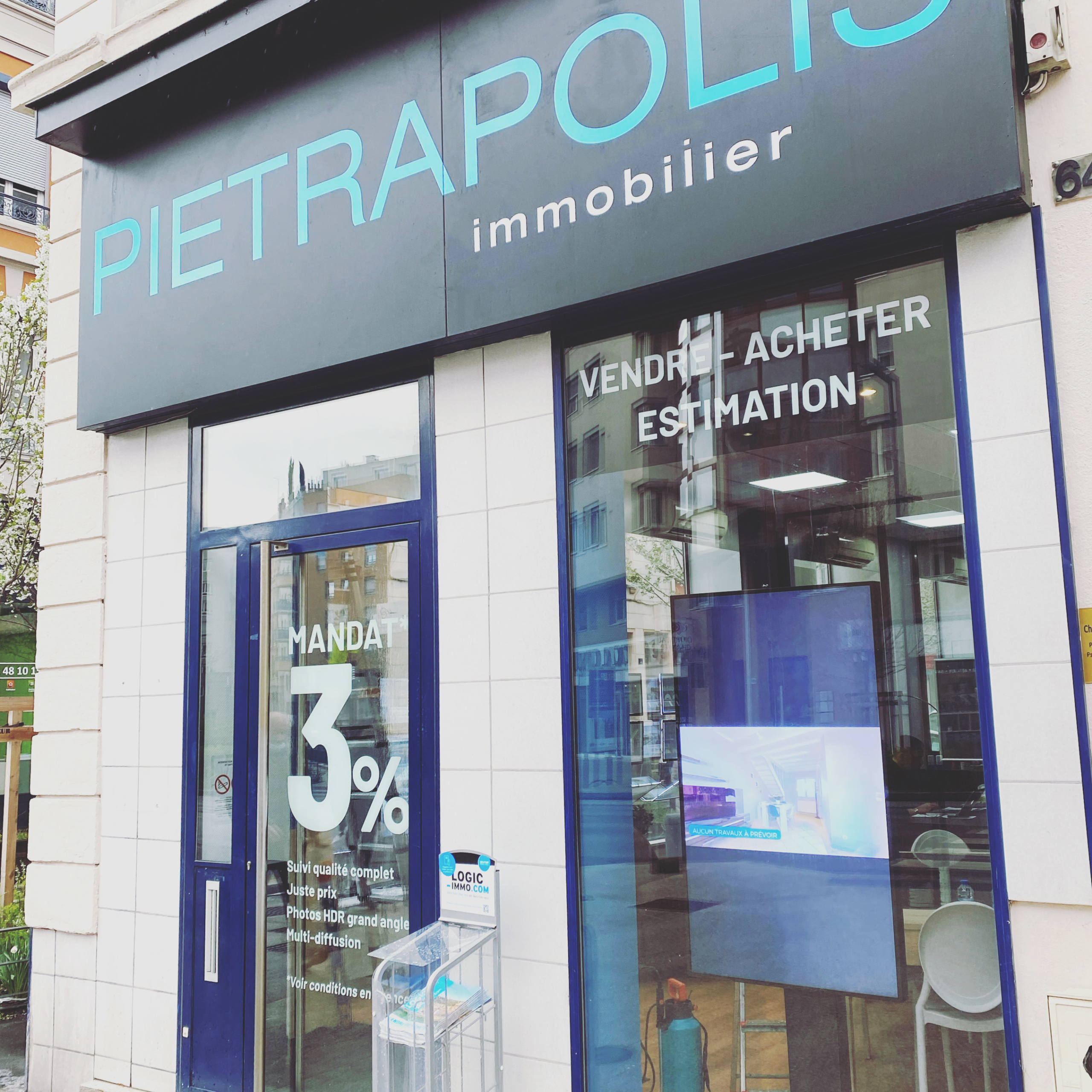 Vitrophanie vitrine de l’agence immobilière Pietrapolis Villeurbanne, Lyon