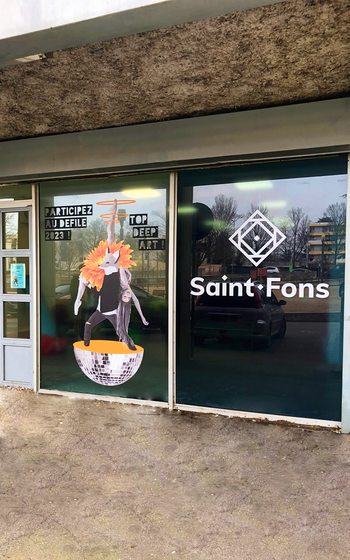 Réalisation & pose de vitrophanies sur vitrine pour la biennale de danse à Saint-Fons.