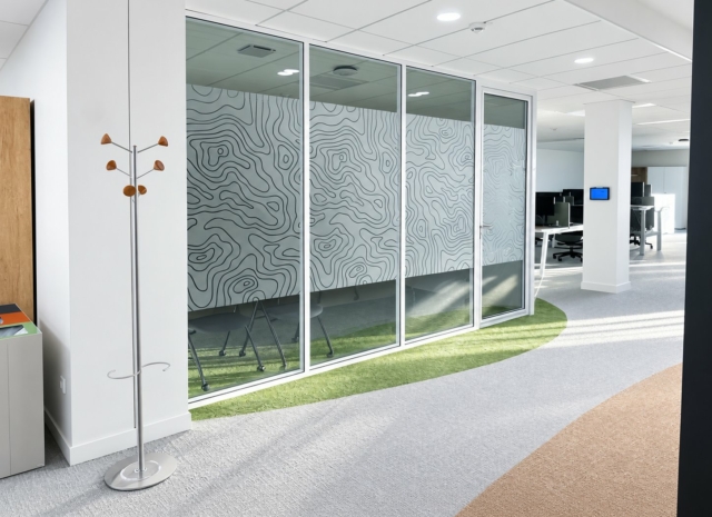 Vitrophanie sur mesure pour les bureaux d’Orano à Orange