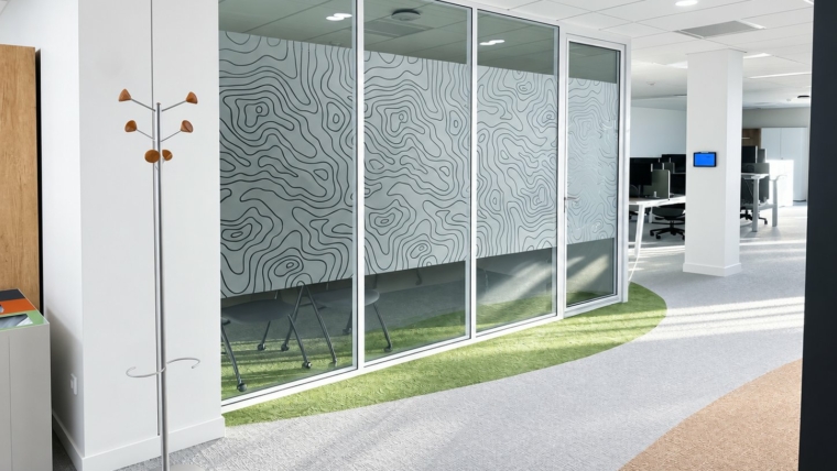 Vitrophanie sur mesure pour les bureaux d’Orano à Orange